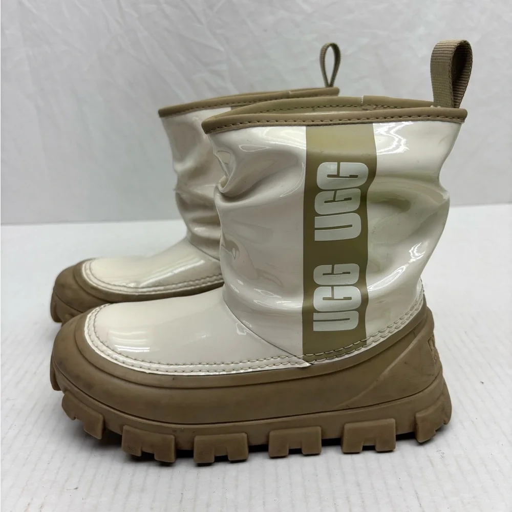 Ugg Kids Cream and Tan Chunky Sole Boots, SZ 13 little girl, box 27